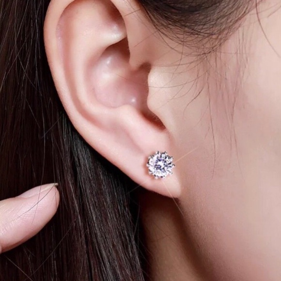 ¥ New 925 Sterling Silver Diamond Stud Earrings - Picture 4 of 8
